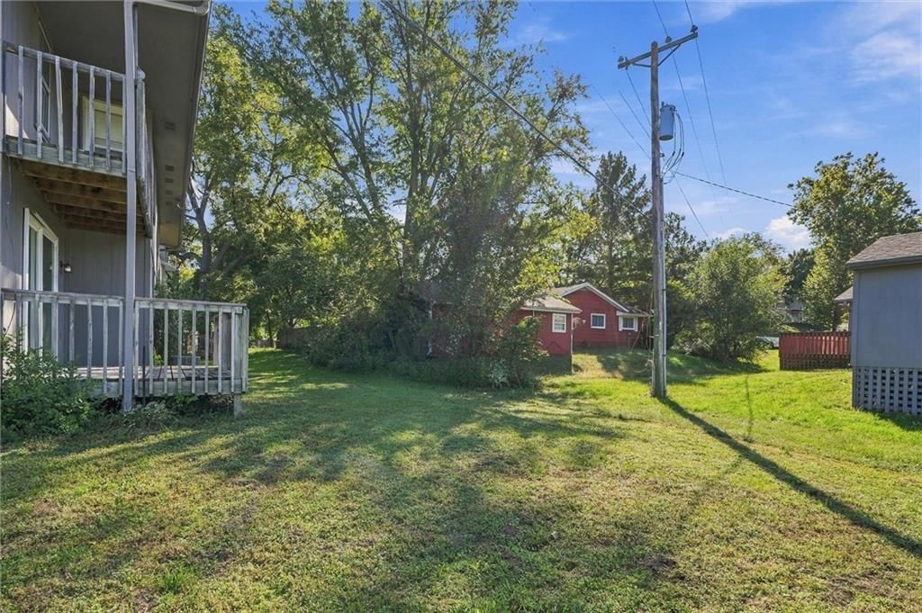 Fenced yard at 307A E Main Street, Smithville, MO 64089