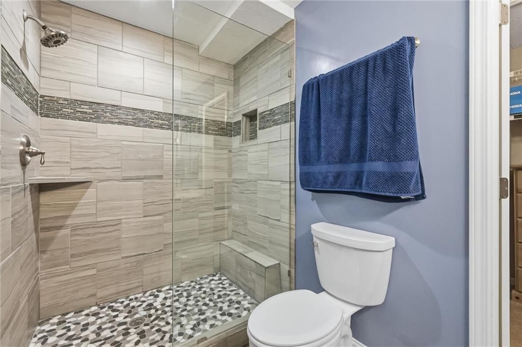 Photo 11: walk-in shower, 600 S Maple Street, Gardner, KS 66030