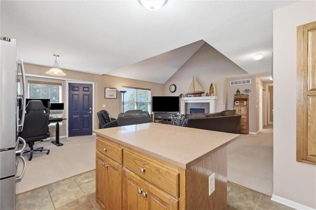 Photo 7 of 18 - 600 S Maple Street, Gardner, KS 66030