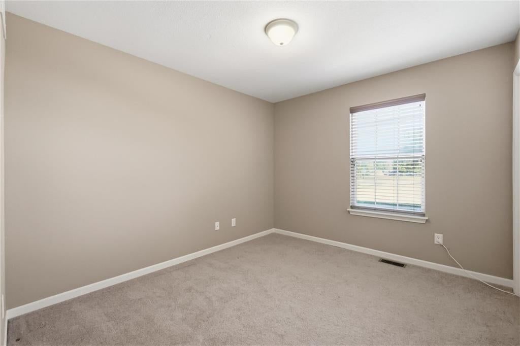 Photo 12 of 18 - 600 S Maple Street, Gardner, KS 66030