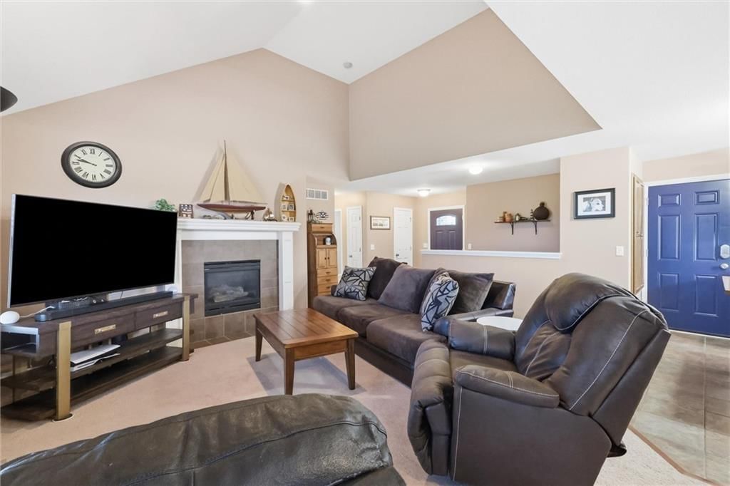 Photo 3 of 18 - 600 S Maple Street, Gardner, KS 66030