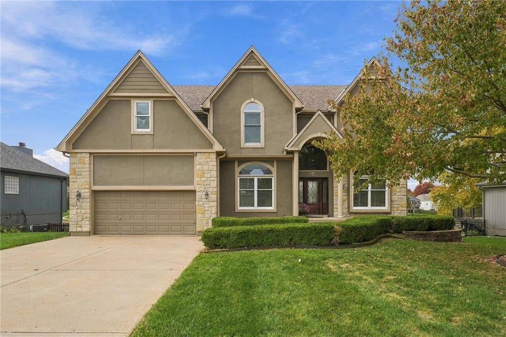 2808 SW Arthur Drive, Lee's Summit, MO: listing photo 3