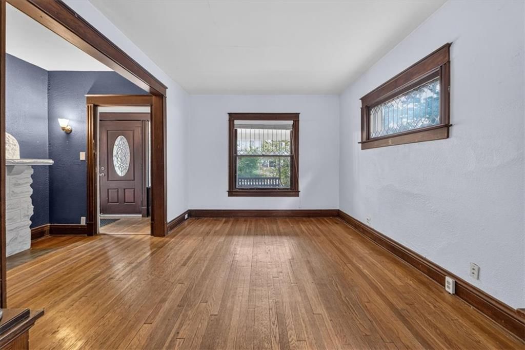 Photo 5 of 24 - 4232 Campbell Street, Kansas City, MO 64110