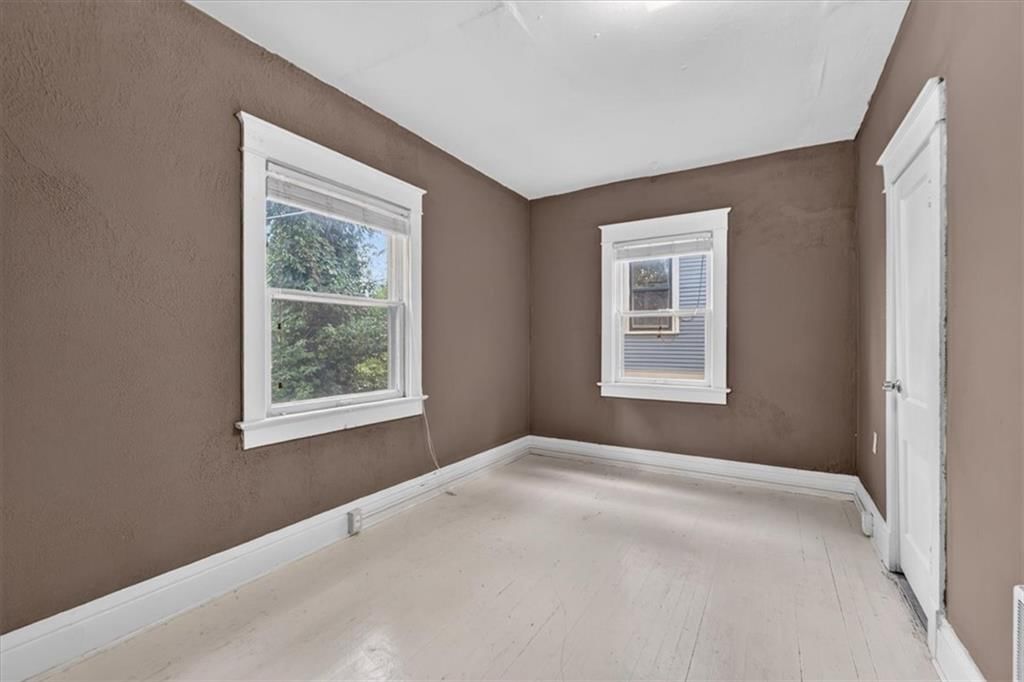 Photo 9 of 24 - 4232 Campbell Street, Kansas City, MO 64110