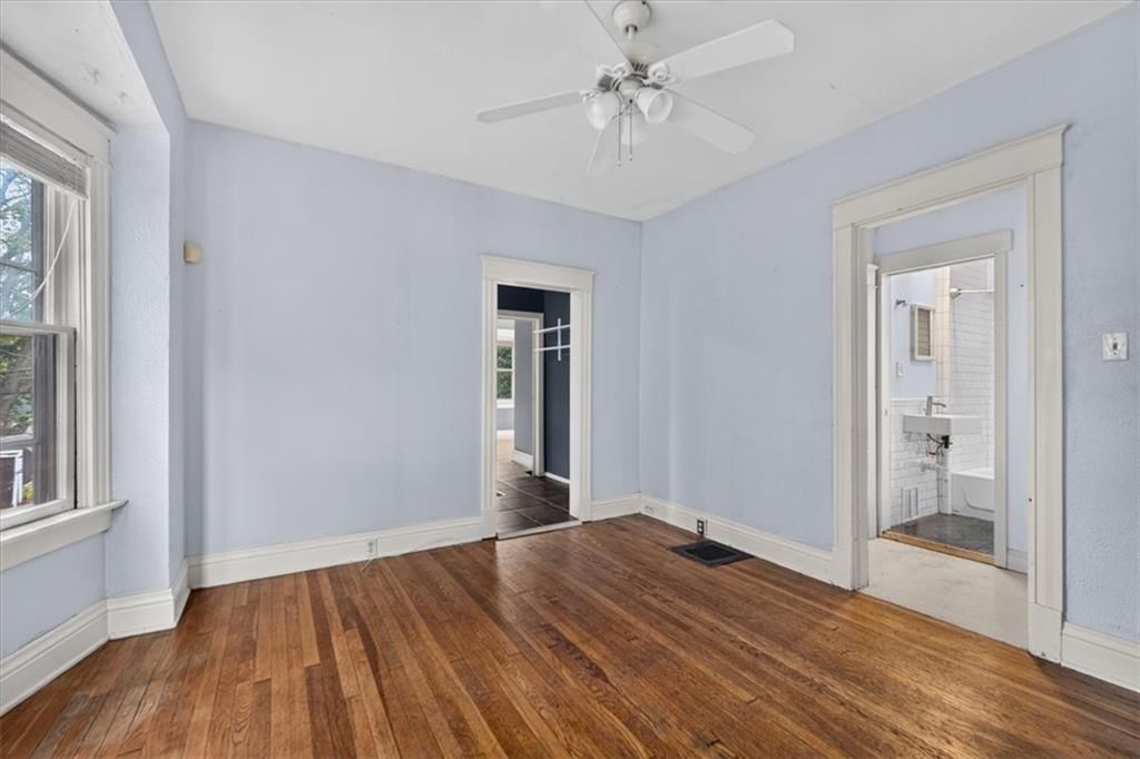 Photo 6 of 24 - 4232 Campbell Street, Kansas City, MO 64110
