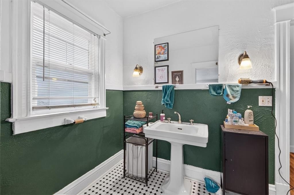 Photo 19 of 24 - 4232 Campbell Street, Kansas City, MO 64110