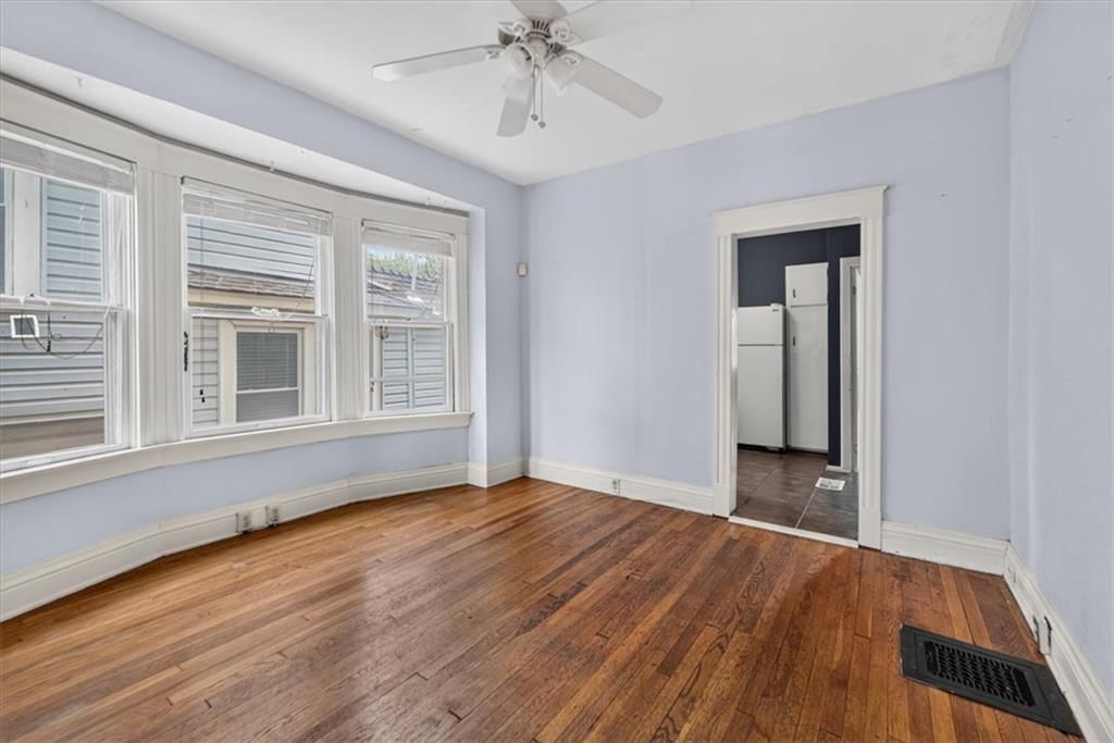 Photo 4 of 24 - 4232 Campbell Street, Kansas City, MO 64110