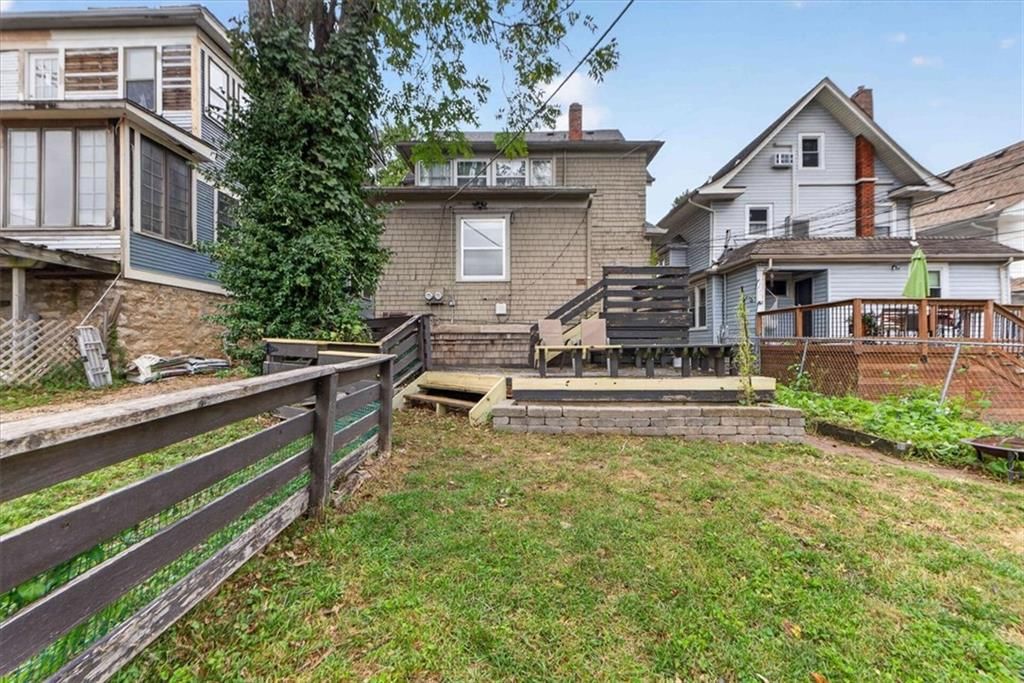 Deck, fenced yard and flat lot at 4232 Campbell Street, Kansas City, MO 64110