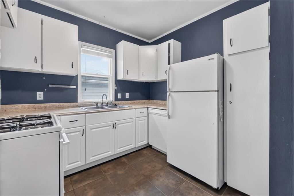 White kitchen at 4232 Campbell Street, Kansas City, MO 64110