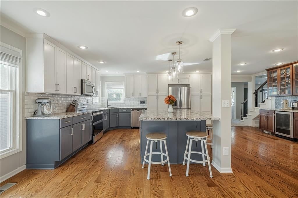Photo 18 of 70 - 9260 Oakcrest Drive, Lenexa, KS 66227