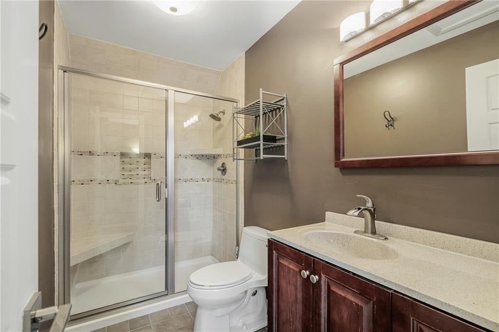 Photo 39 of 70 - 9260 Oakcrest Drive, Lenexa, KS 66227