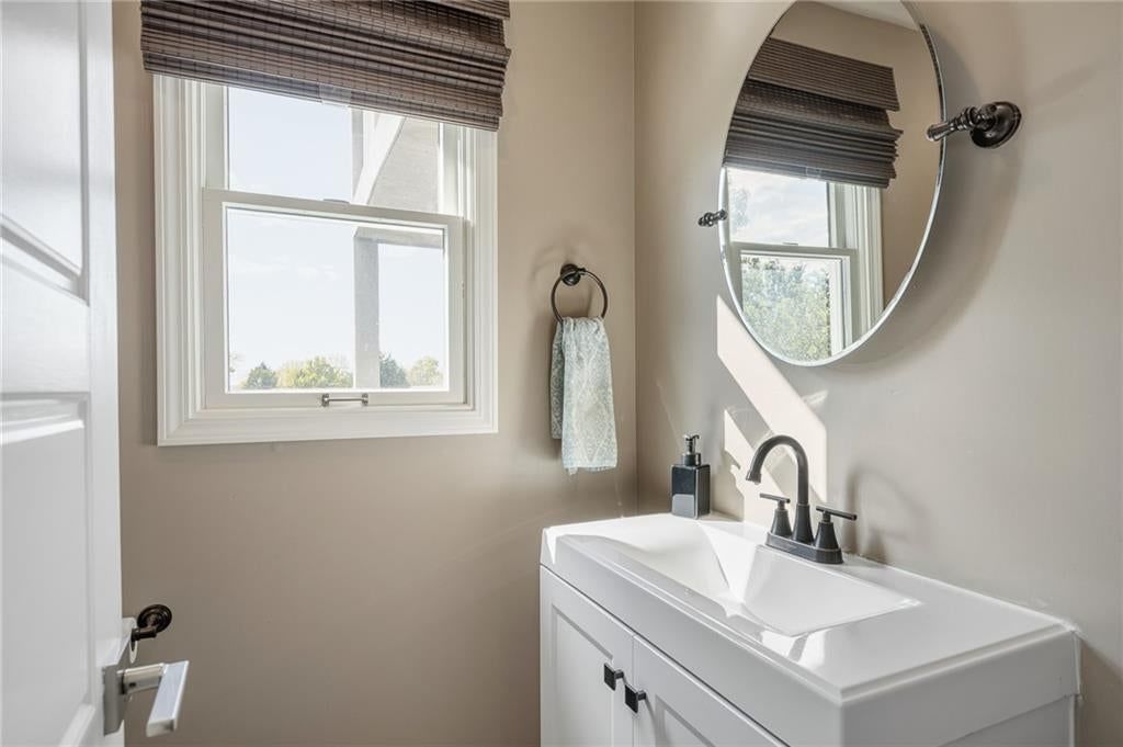 Photo 25 of 70 - 9260 Oakcrest Drive, Lenexa, KS 66227