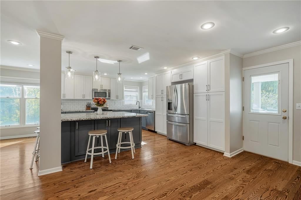 Photo 16 of 70 - 9260 Oakcrest Drive, Lenexa, KS 66227