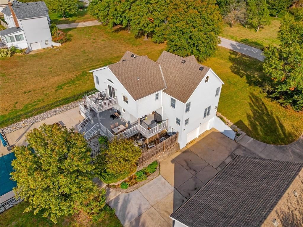 Photo 60 of 70 - 9260 Oakcrest Drive, Lenexa, KS 66227