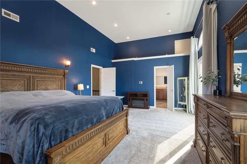 Photo 30 of 70 - 9260 Oakcrest Drive, Lenexa, KS 66227