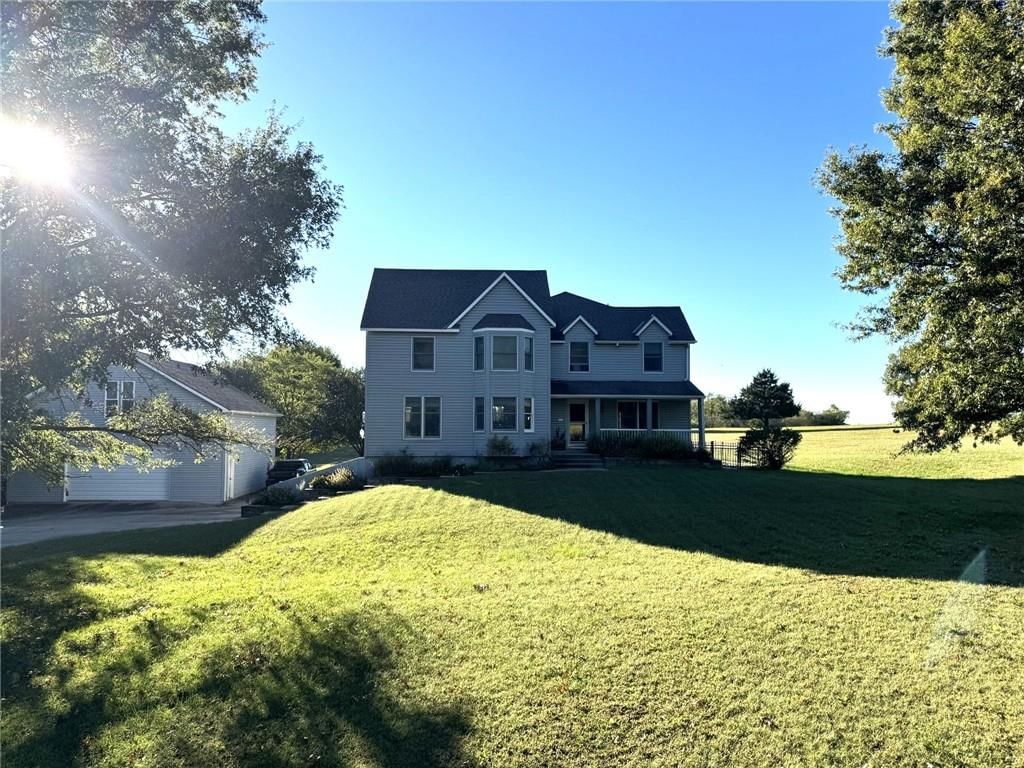 9260 Oakcrest Drive, Lenexa, KS