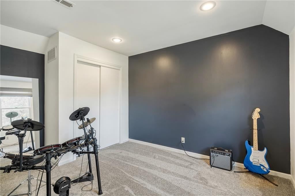 Photo 32 of 70 - 9260 Oakcrest Drive, Lenexa, KS 66227