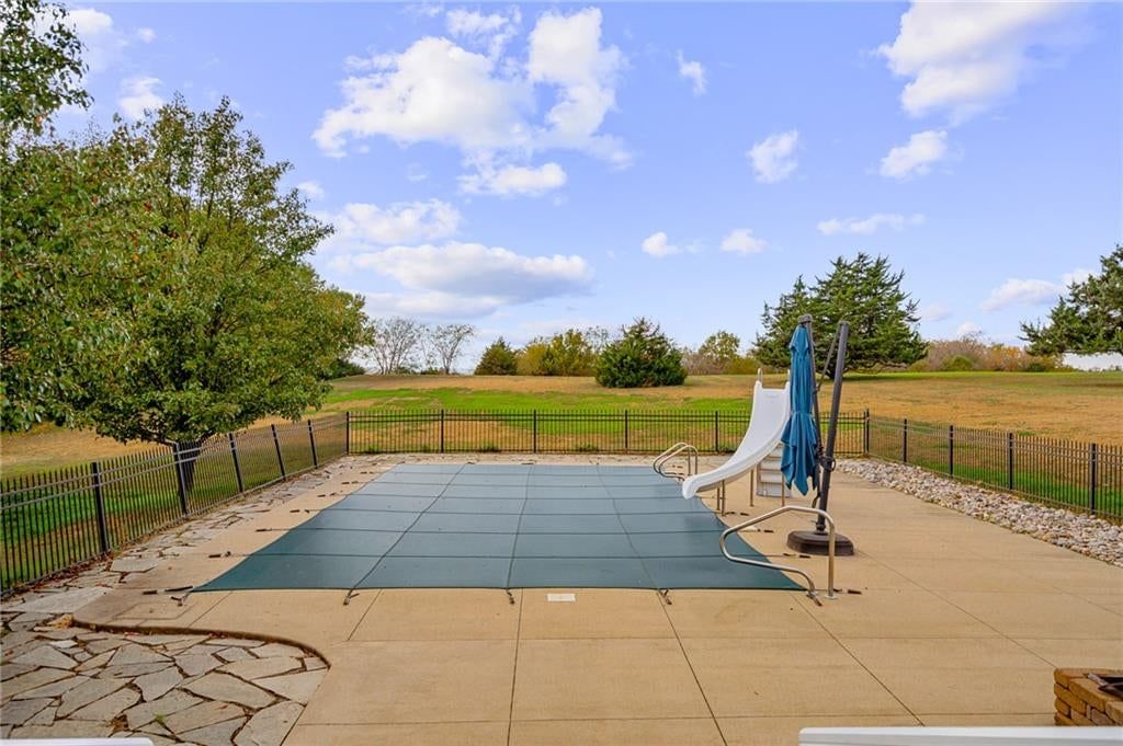 Photo 50 of 70 - 9260 Oakcrest Drive, Lenexa, KS 66227