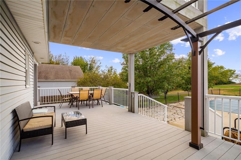 Photo 49 of 70 - 9260 Oakcrest Drive, Lenexa, KS 66227