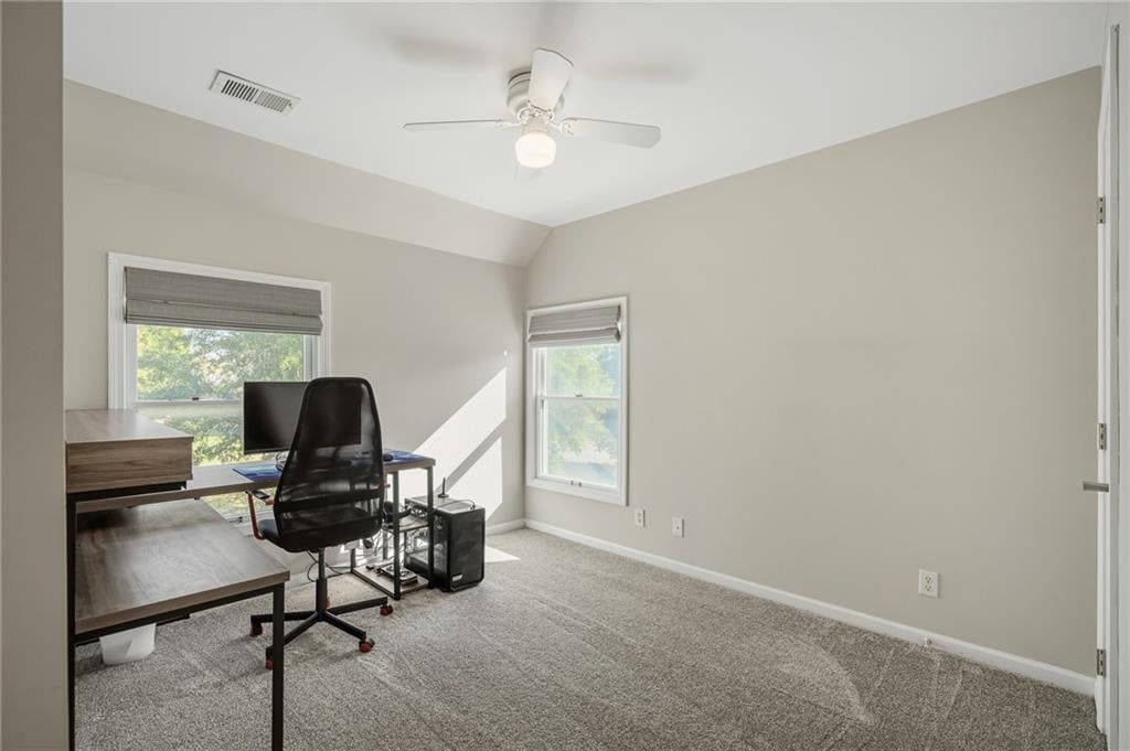 Photo 40 of 70 - 9260 Oakcrest Drive, Lenexa, KS 66227