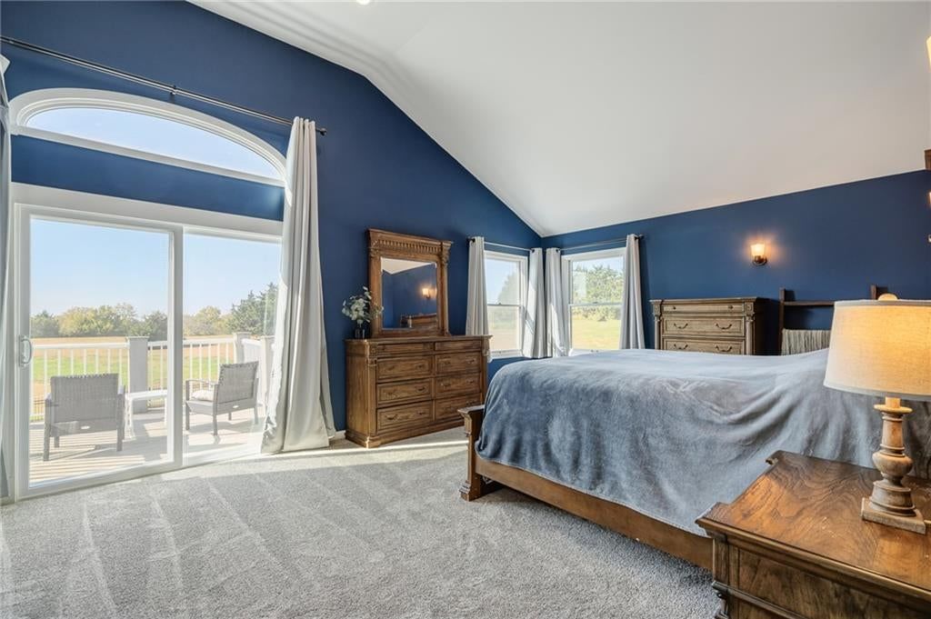 Tall ceilings at 9260 Oakcrest Drive, Lenexa, KS 66227