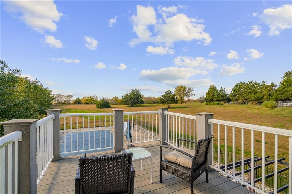 Photo 27 of 70 - 9260 Oakcrest Drive, Lenexa, KS 66227