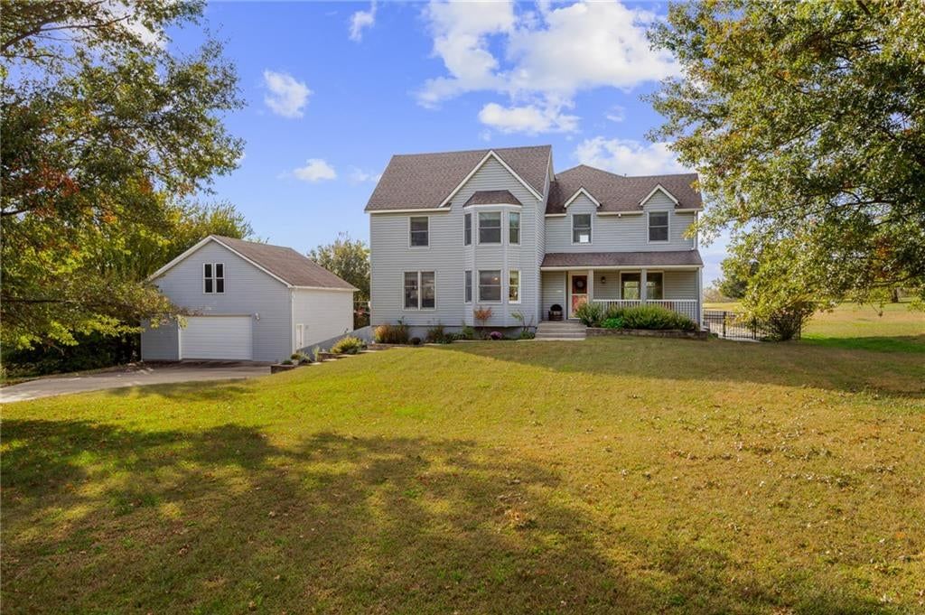 9260 Oakcrest Drive, Lenexa, KS: listing photo 2