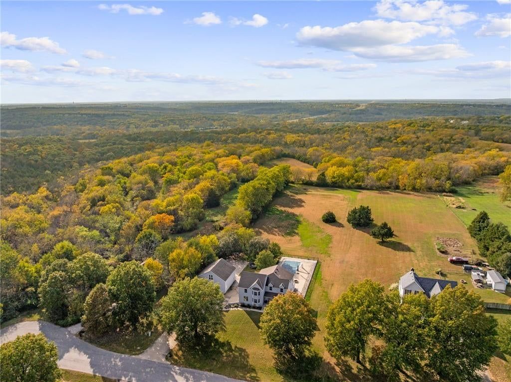 9260 Oakcrest Drive, Lenexa, KS