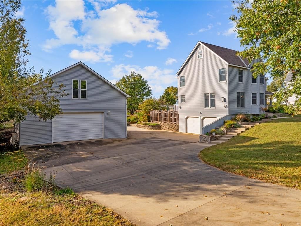 Concrete driveway at 9260 Oakcrest Drive, Lenexa, KS 66227