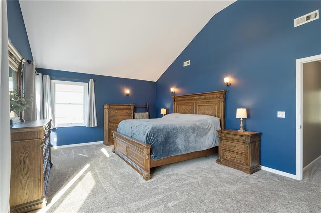 Photo 28 of 70 - 9260 Oakcrest Drive, Lenexa, KS 66227