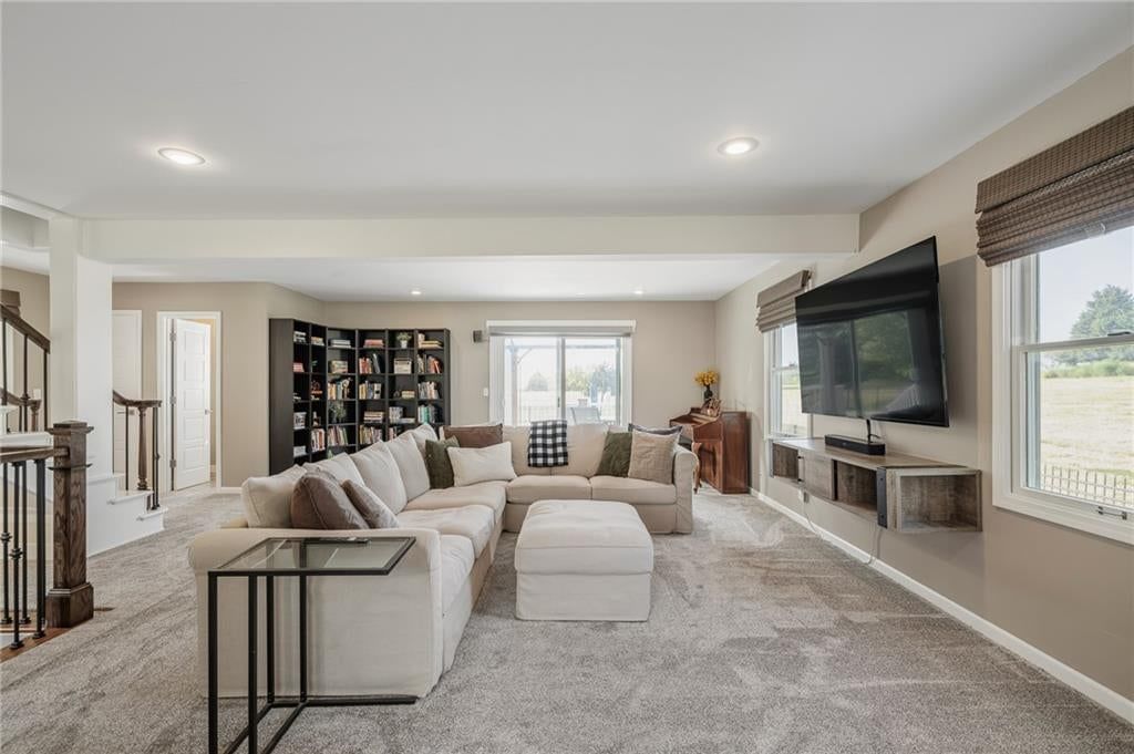 Photo 11 of 70 - 9260 Oakcrest Drive, Lenexa, KS 66227