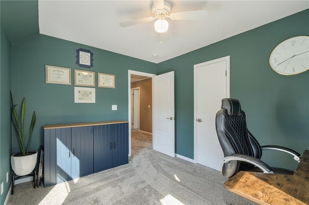 Photo 37 of 70 - 9260 Oakcrest Drive, Lenexa, KS 66227