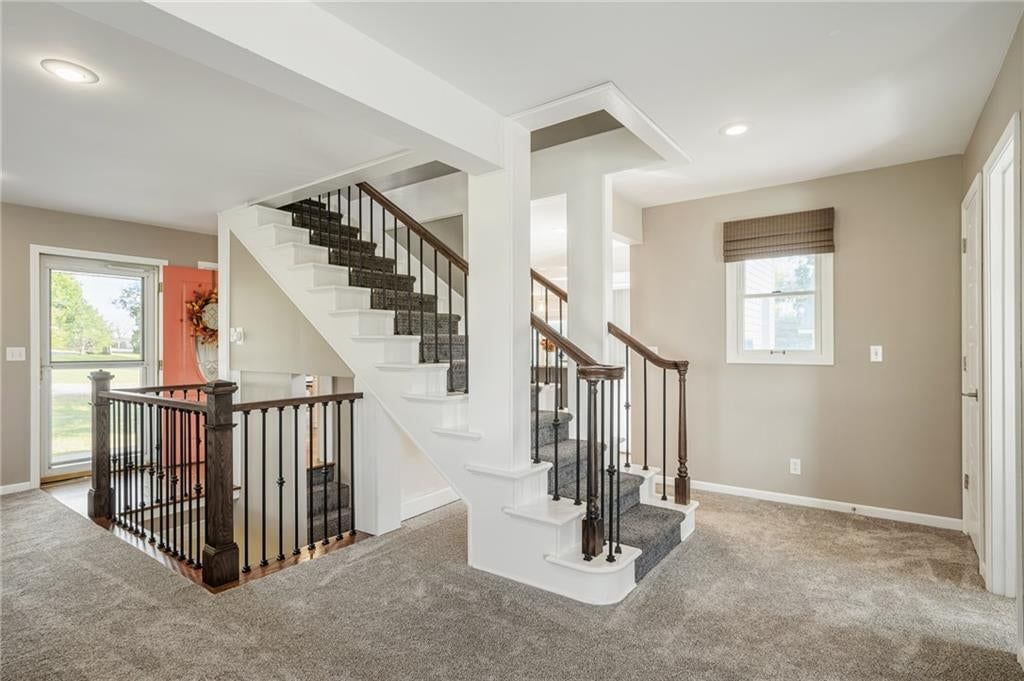Photo 13 of 70 - 9260 Oakcrest Drive, Lenexa, KS 66227