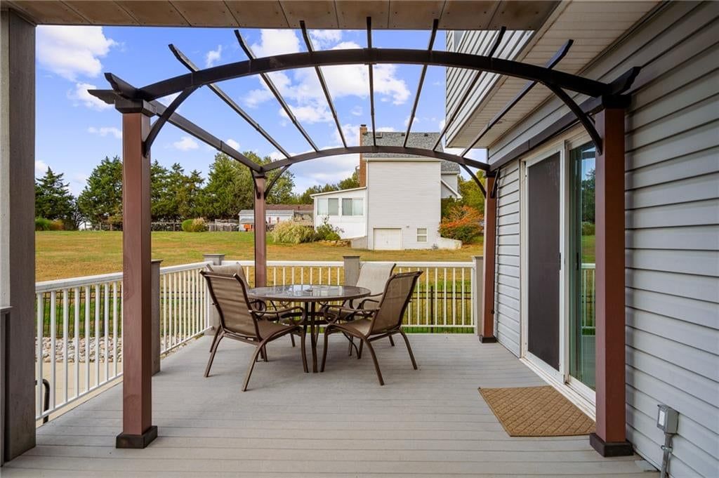 Pergola at 9260 Oakcrest Drive, Lenexa, KS 66227