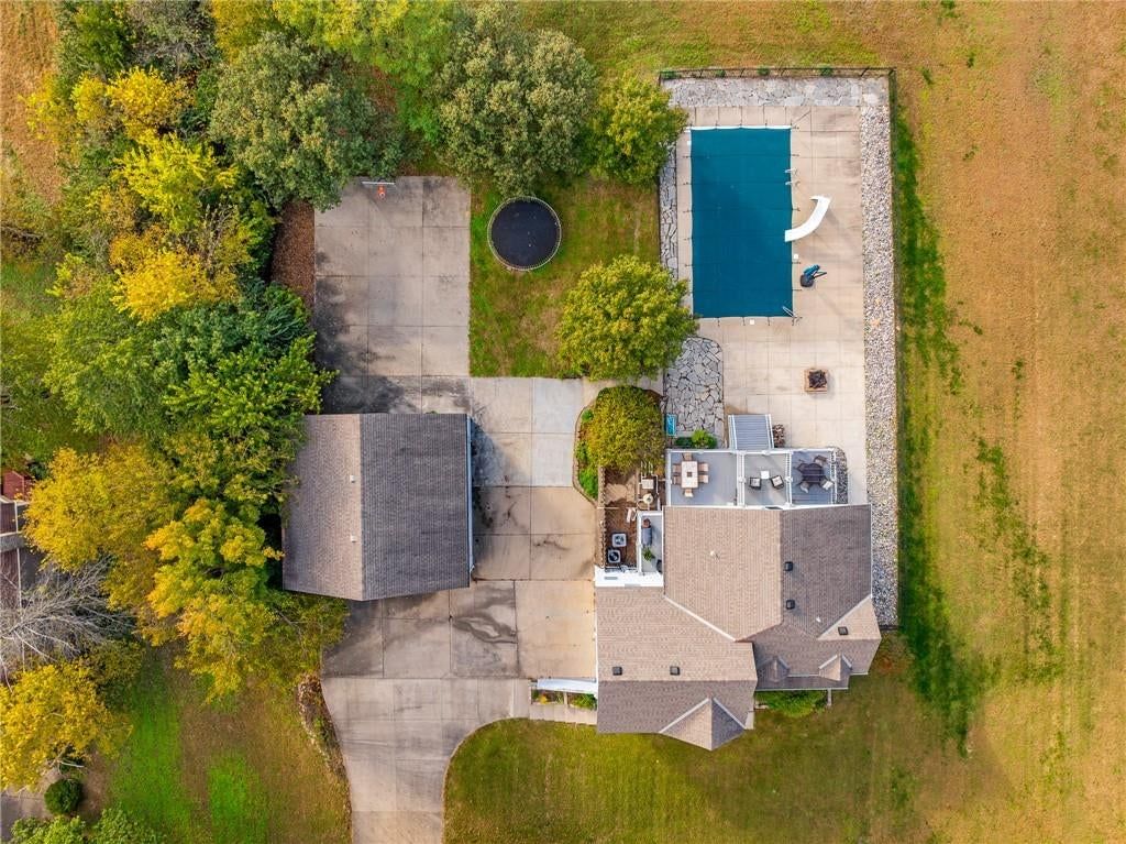 Photo 59 of 70 - 9260 Oakcrest Drive, Lenexa, KS 66227