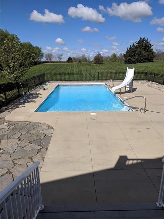 9260 Oakcrest Drive, Lenexa, KS: listing photo 3