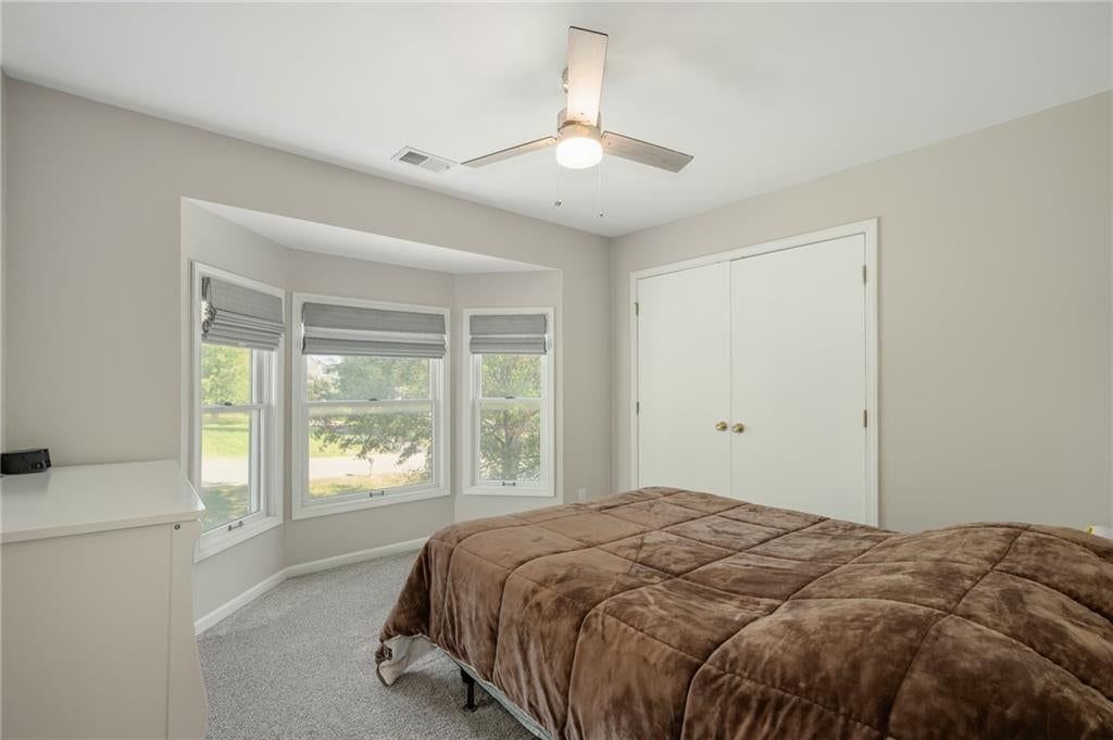 Photo 38 of 70 - 9260 Oakcrest Drive, Lenexa, KS 66227