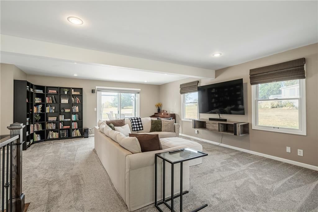 Photo 10 of 70 - 9260 Oakcrest Drive, Lenexa, KS 66227