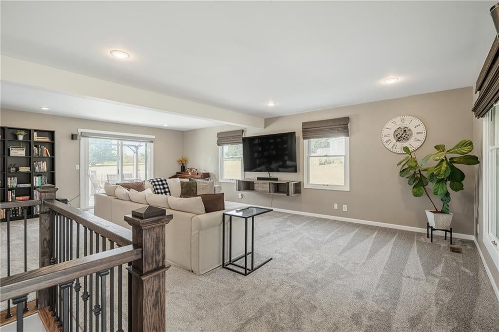 Carpet at 9260 Oakcrest Drive, Lenexa, KS 66227