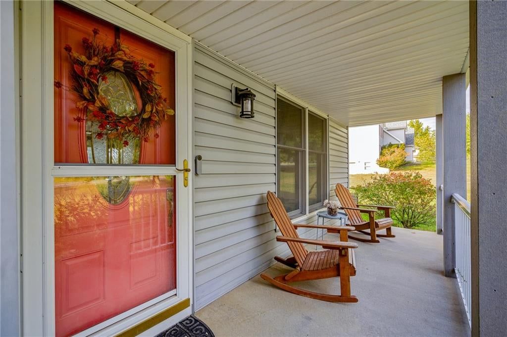 Photo 8 of 70 - 9260 Oakcrest Drive, Lenexa, KS 66227