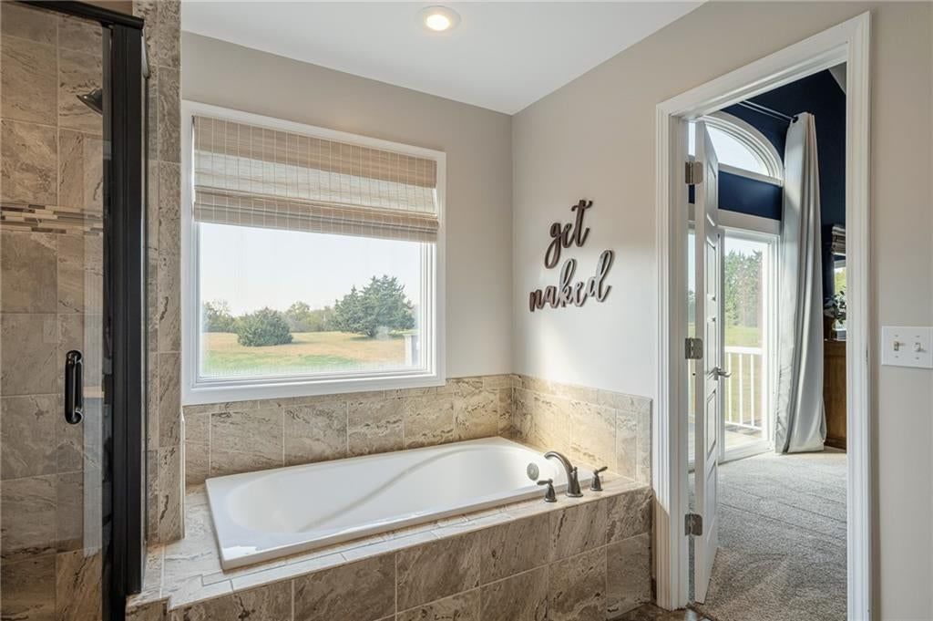 Photo 31 of 70 - 9260 Oakcrest Drive, Lenexa, KS 66227