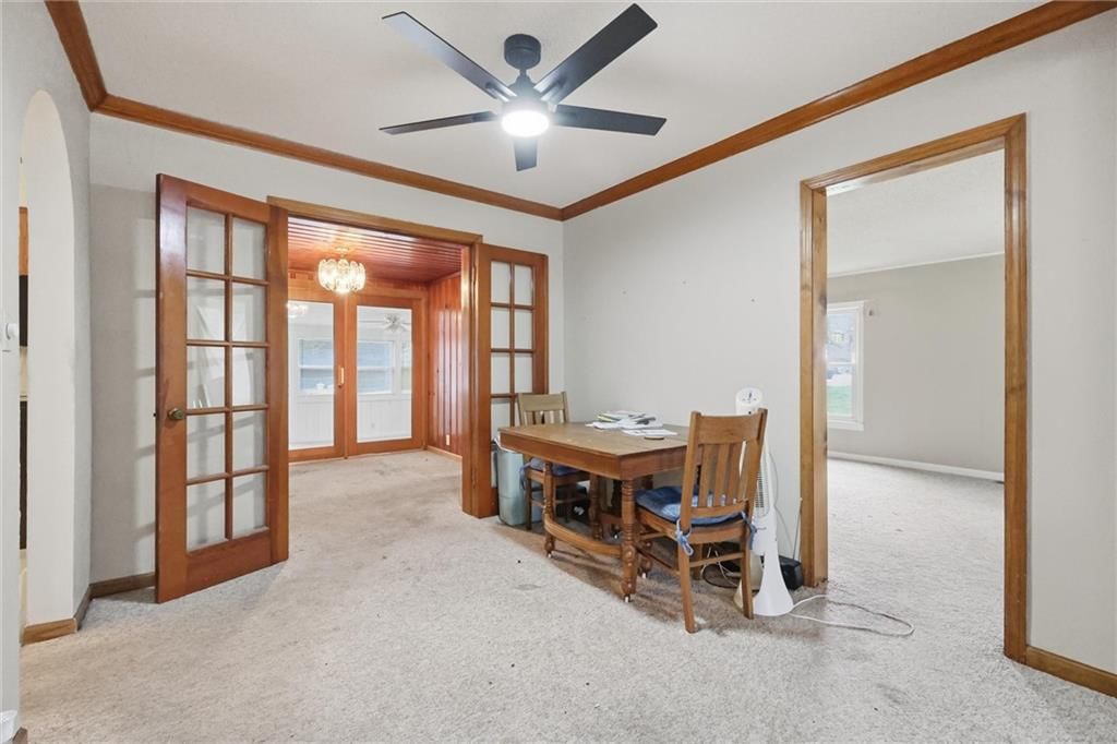 Statement lighting, tray ceiling and recessed lighting at 24 Fairview Avenue, Liberty, MO 64068