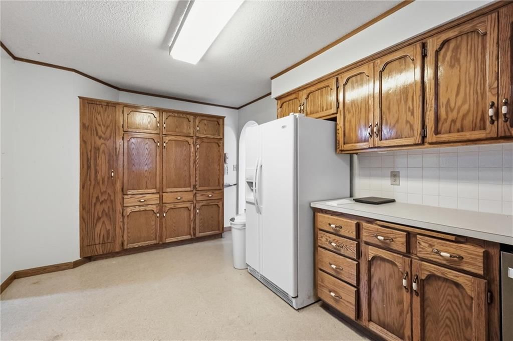 Photo 14 of 35 - 24 Fairview Avenue, Liberty, MO 64068
