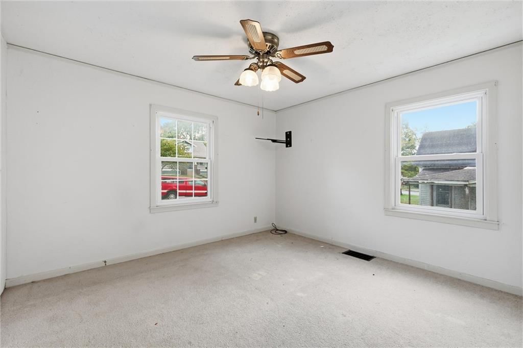 Photo 23 of 35 - 24 Fairview Avenue, Liberty, MO 64068