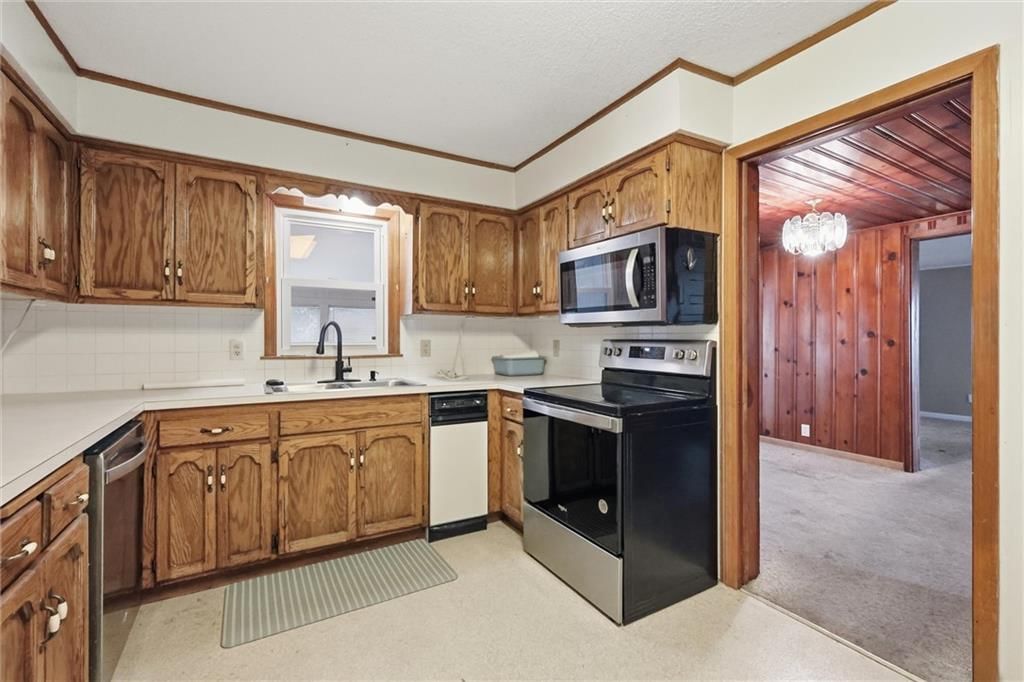 Photo 13 of 35 - 24 Fairview Avenue, Liberty, MO 64068