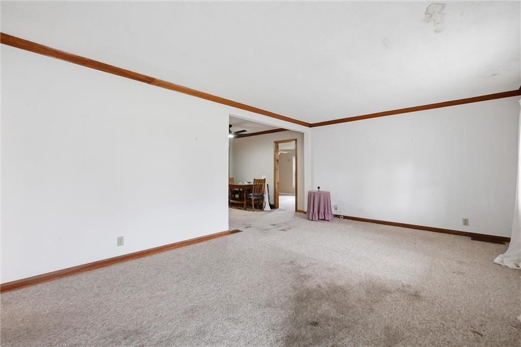 Photo 4 of 35 - 24 Fairview Avenue, Liberty, MO 64068