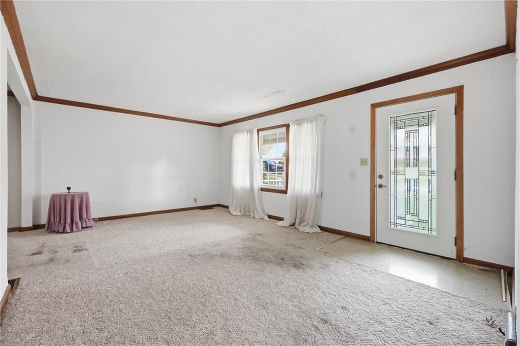 Photo 5 of 35 - 24 Fairview Avenue, Liberty, MO 64068