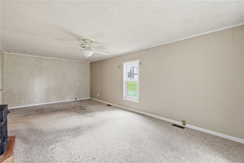 Photo 8 of 35 - 24 Fairview Avenue, Liberty, MO 64068
