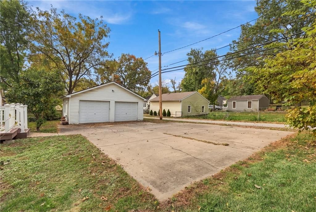Photo 34 of 35 - 24 Fairview Avenue, Liberty, MO 64068