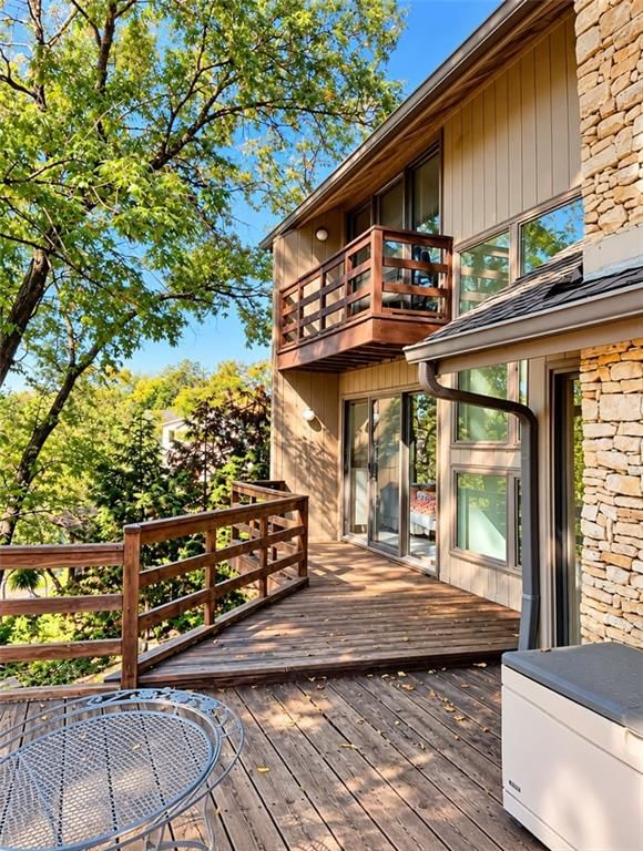 Photo 9 of 24 - 510 E Terrace Trail, Lake Quivira, KS 66217